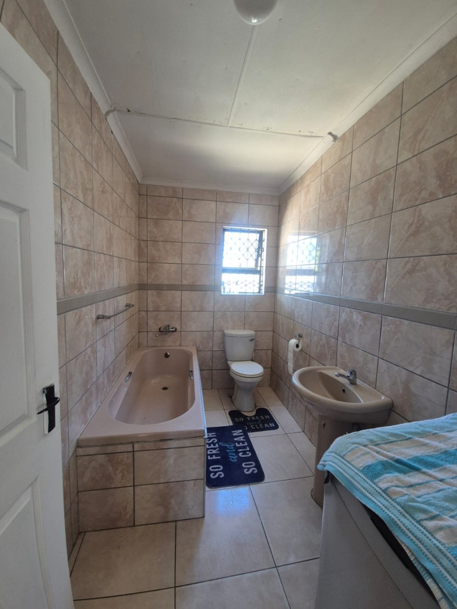 2 Bedroom Property for Sale in Overbaakens Eastern Cape